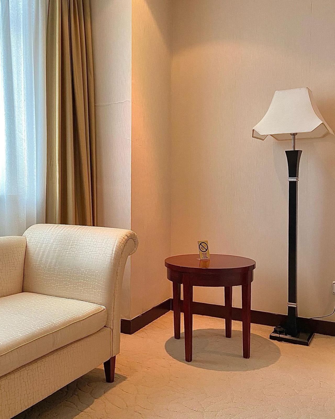 Beijing Palace Soluxe Hotel Astana Bagian luar foto A floor lamp