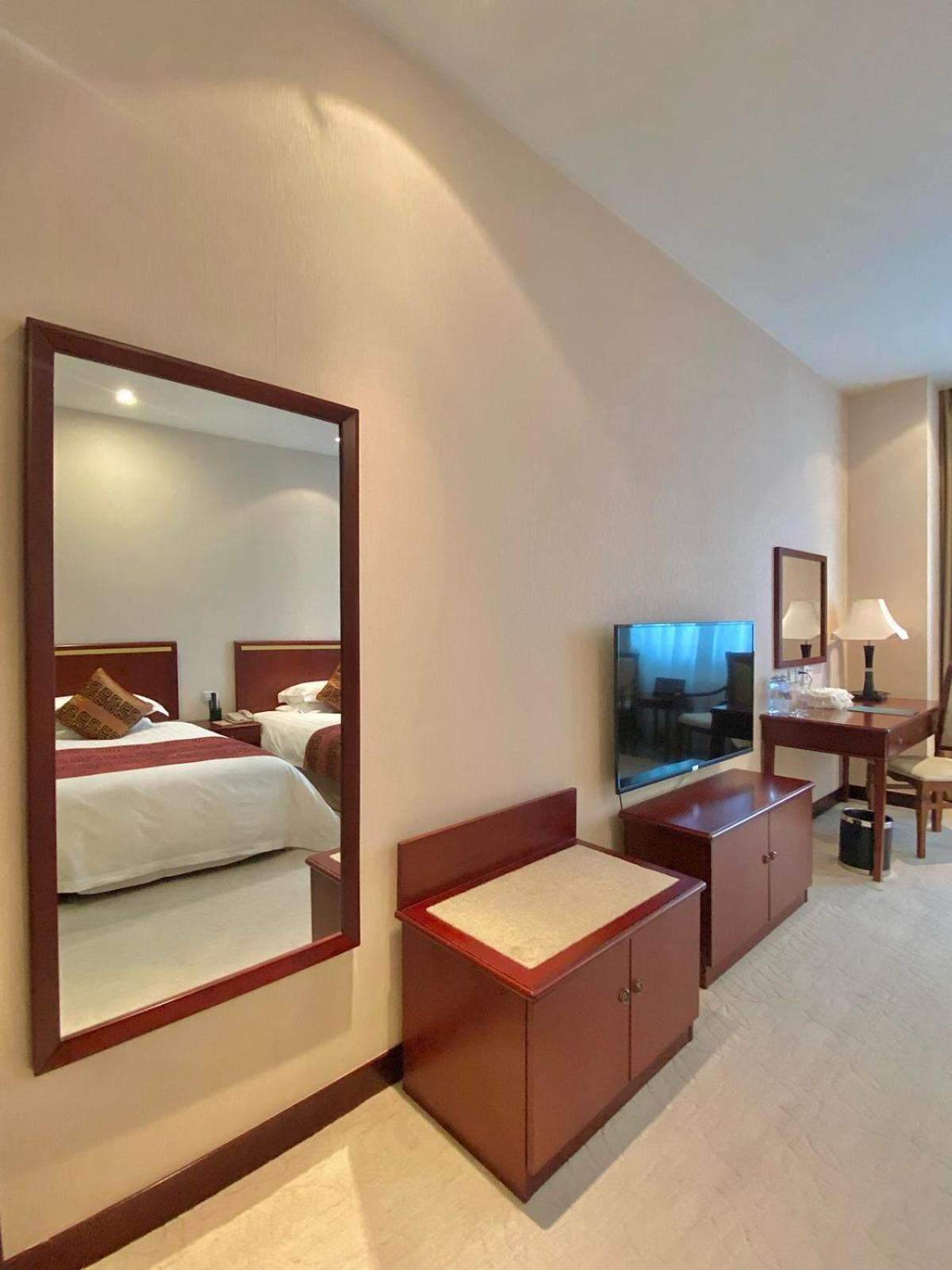 Beijing Palace Soluxe Hotel Astana Bagian luar foto A room at the hotel
