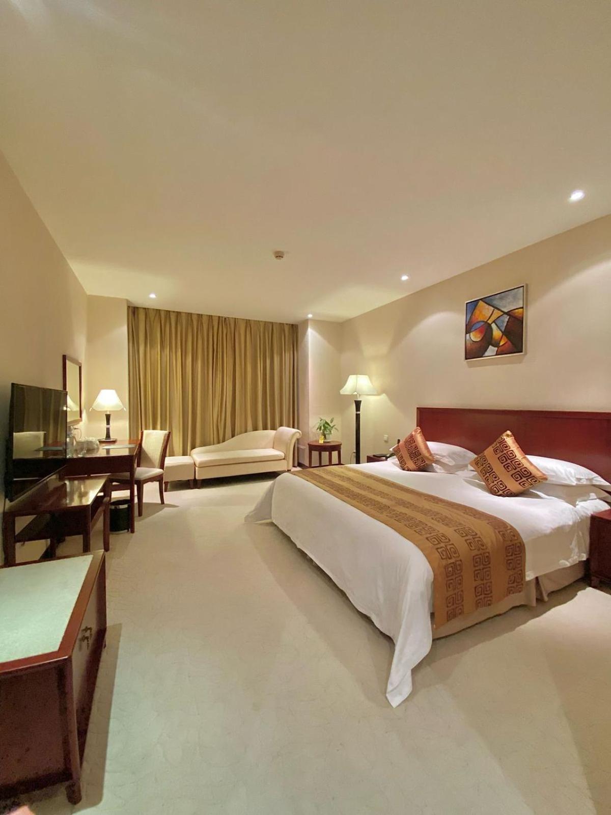 Beijing Palace Soluxe Hotel Astana Bagian luar foto A room at the hotel