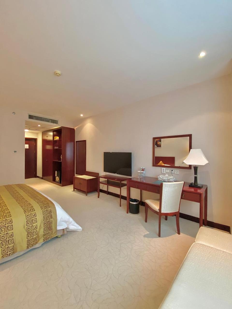 Beijing Palace Soluxe Hotel Astana Bagian luar foto A room at the hotel