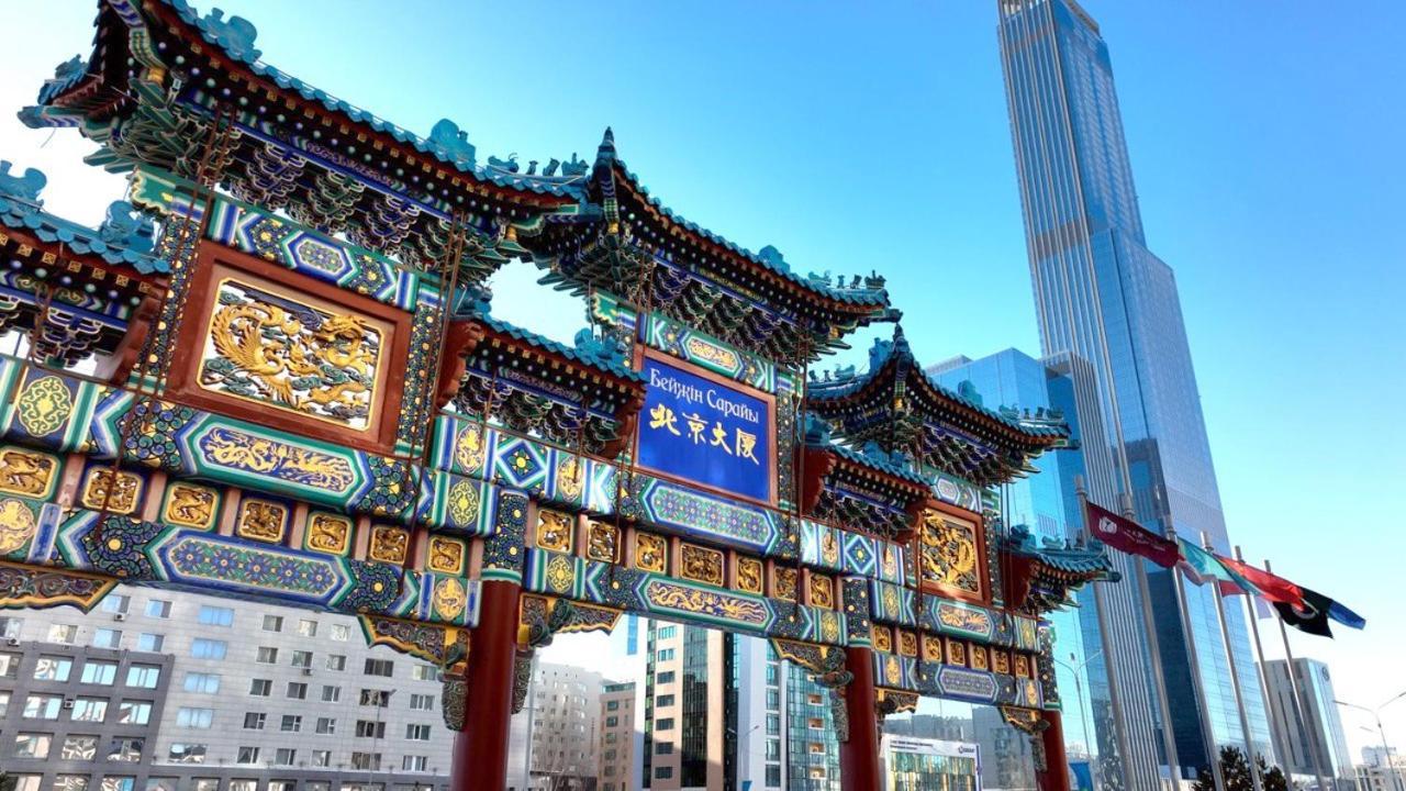 Beijing Palace Soluxe Hotel Astana Bagian luar foto Chinatown gate