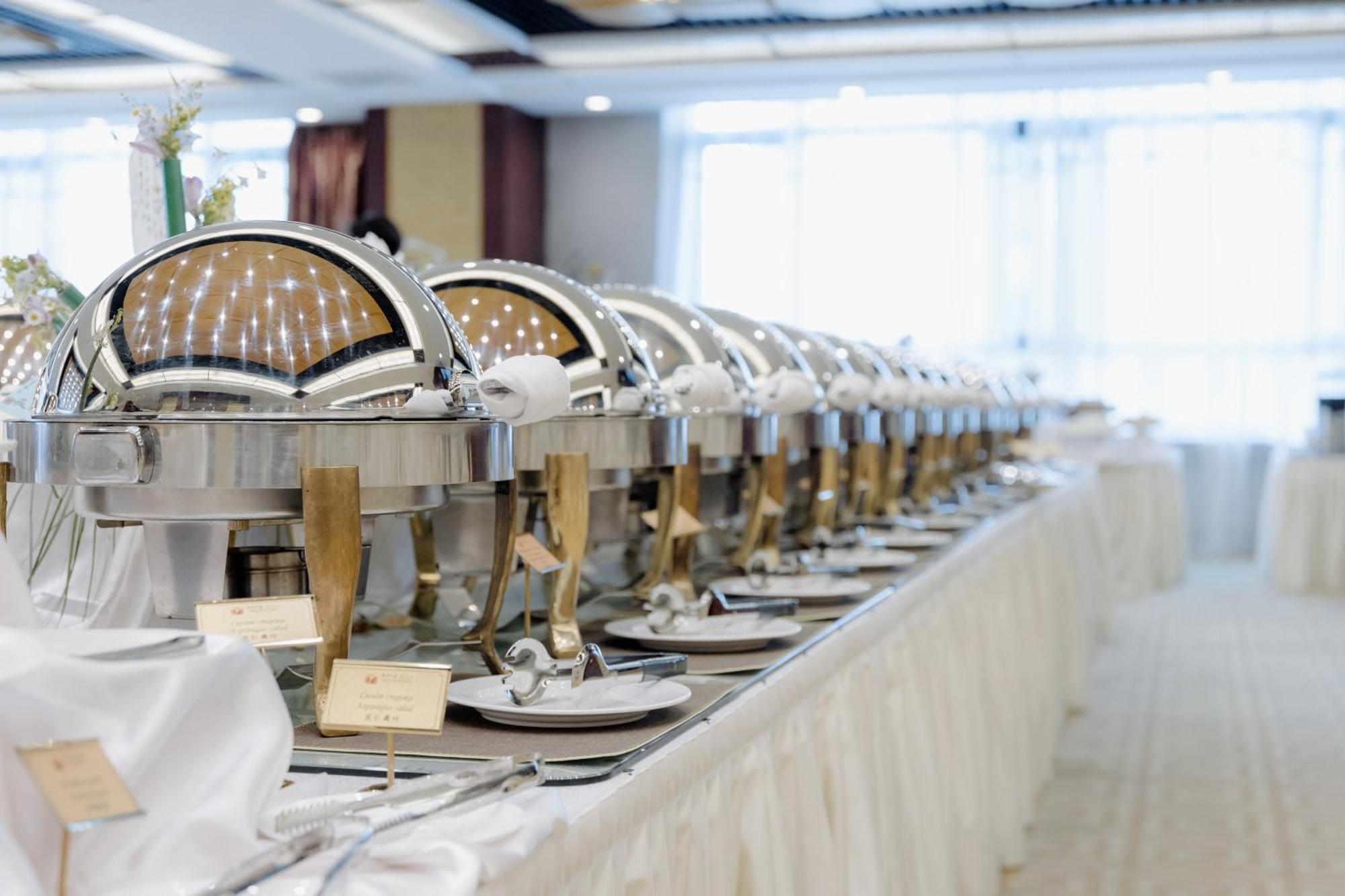 Beijing Palace Soluxe Hotel Astana Bagian luar foto A row of chafing dishes