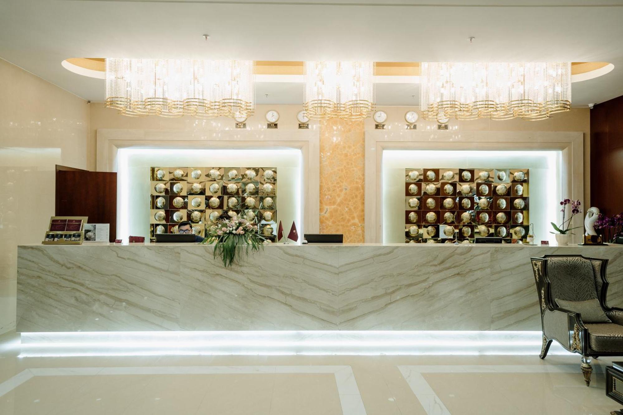 Beijing Palace Soluxe Hotel Astana Bagian luar foto Reception