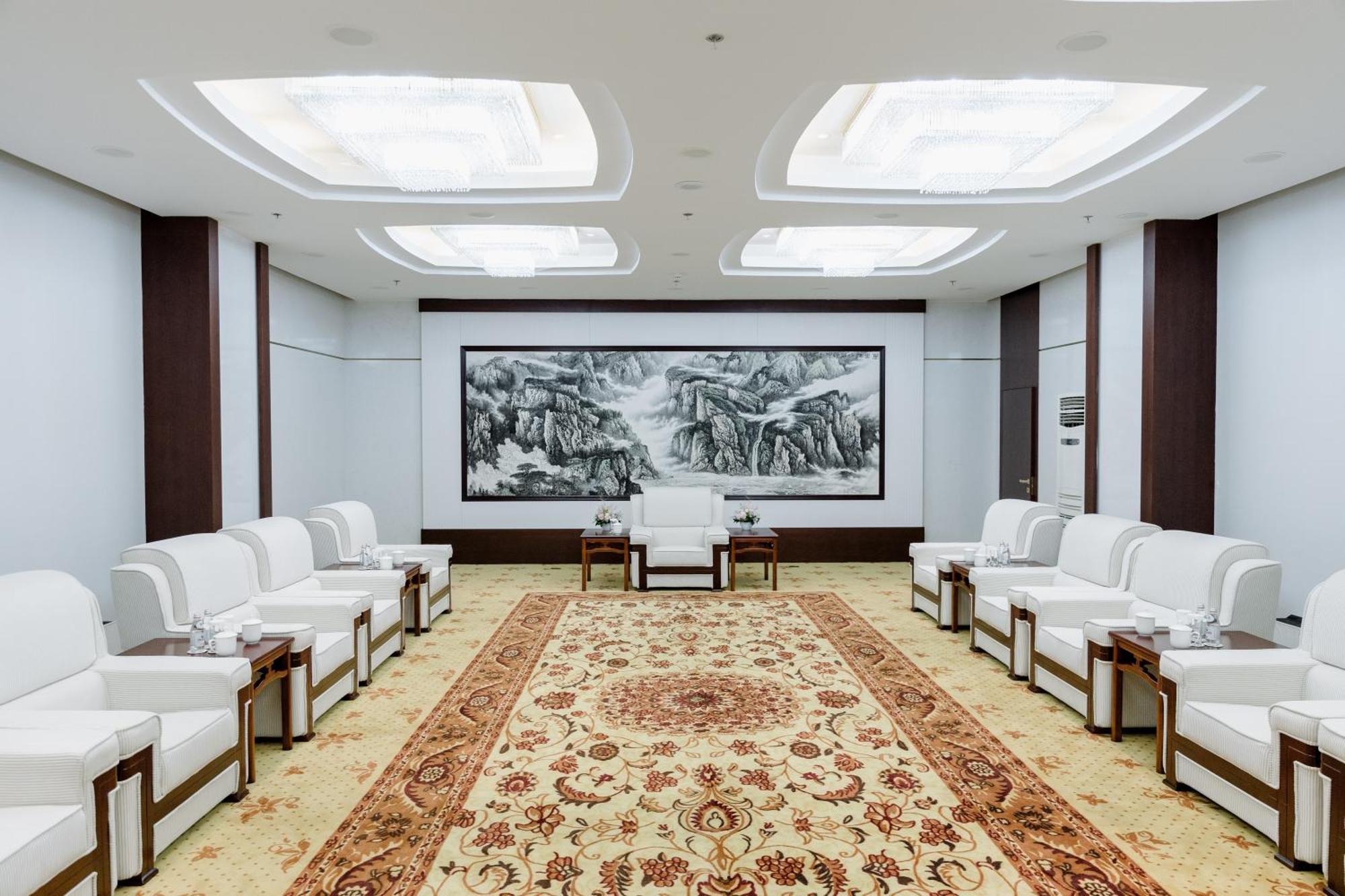 Beijing Palace Soluxe Hotel Astana Bagian luar foto The waiting room of the airport