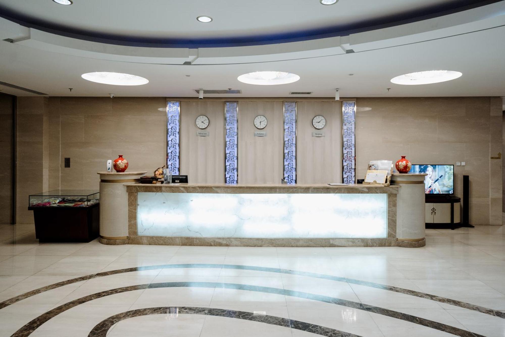 Beijing Palace Soluxe Hotel Astana Bagian luar foto Reception desk