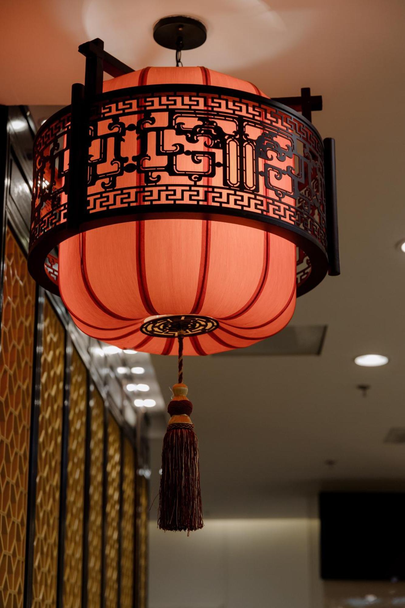 Beijing Palace Soluxe Hotel Astana Bagian luar foto A Chinese lantern